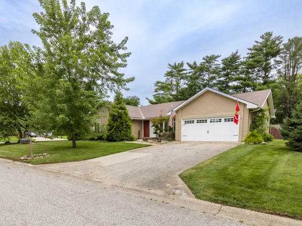 405 E Rosehill St, Marshall, MO 65340