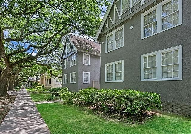 1st image of 910 S Carrollton Ave