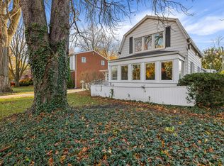 879 Neff Rd, Grosse Pointe, MI 48230