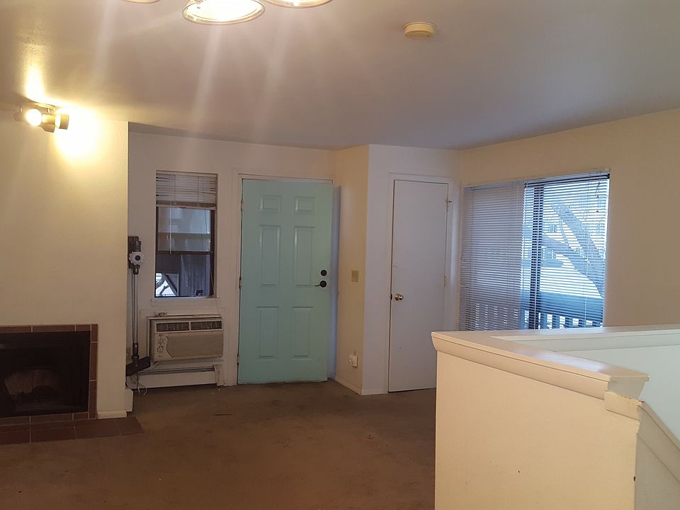 Upstairs livingroom