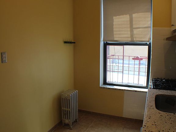 5th image of 2820 37th St APT 1