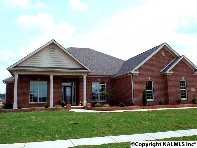 1st image of 208 Woodgrove Dr NW