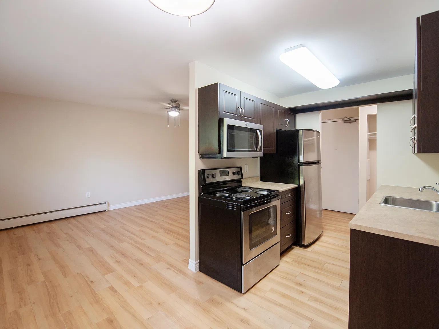 1080 Moncton Avenue — Photo 4