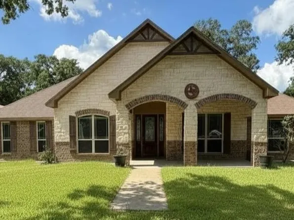 325 Planter Pointe Dr, Normangee, TX 77871