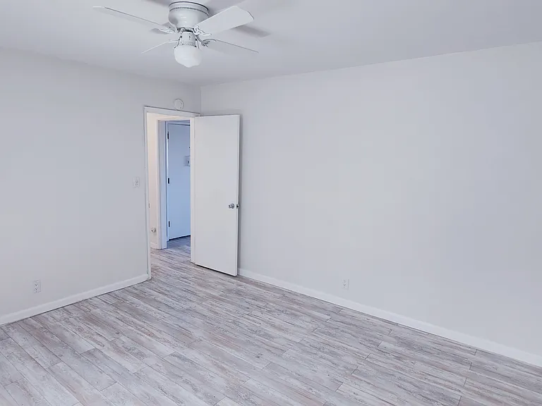 913 E Grand Ave #6 — Photo 18