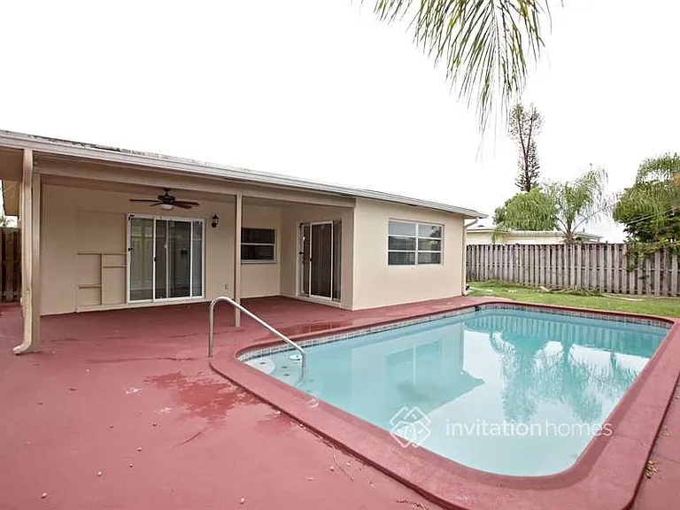 8407 NW 26th St — Photo 19