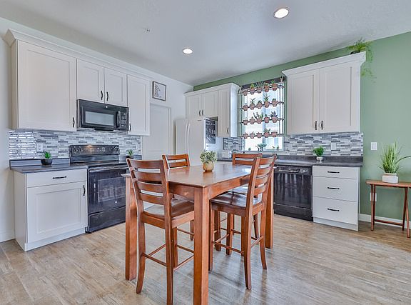 4th image of 5383 W Royal Arches Pl