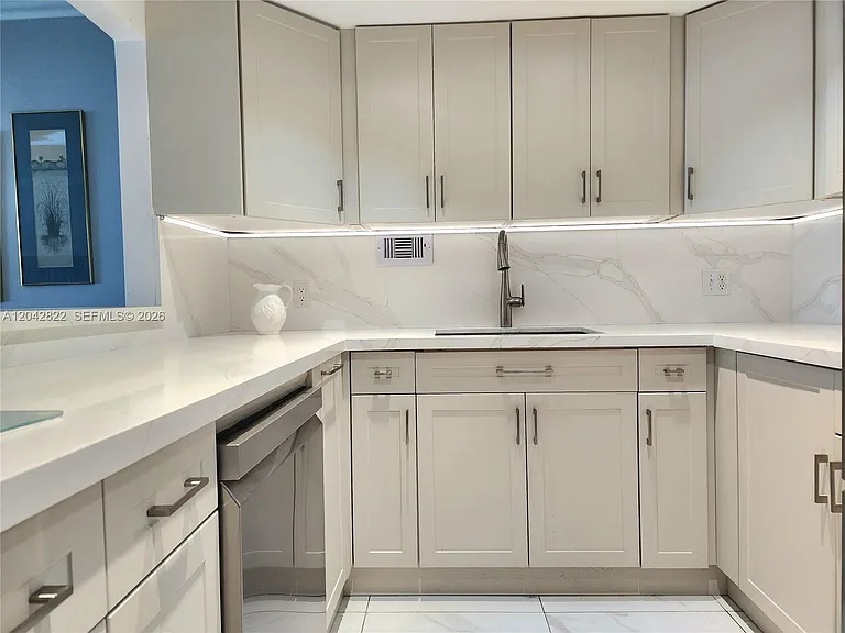 3505 S Ocean Dr #821 — Photo 15