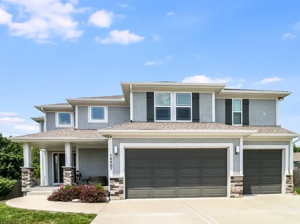12407 Bent Oak Cir, Peculiar, MO 64078