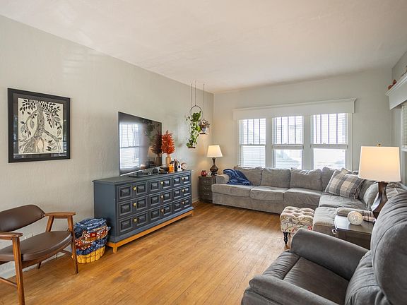 4th image of 805 E Exchange St