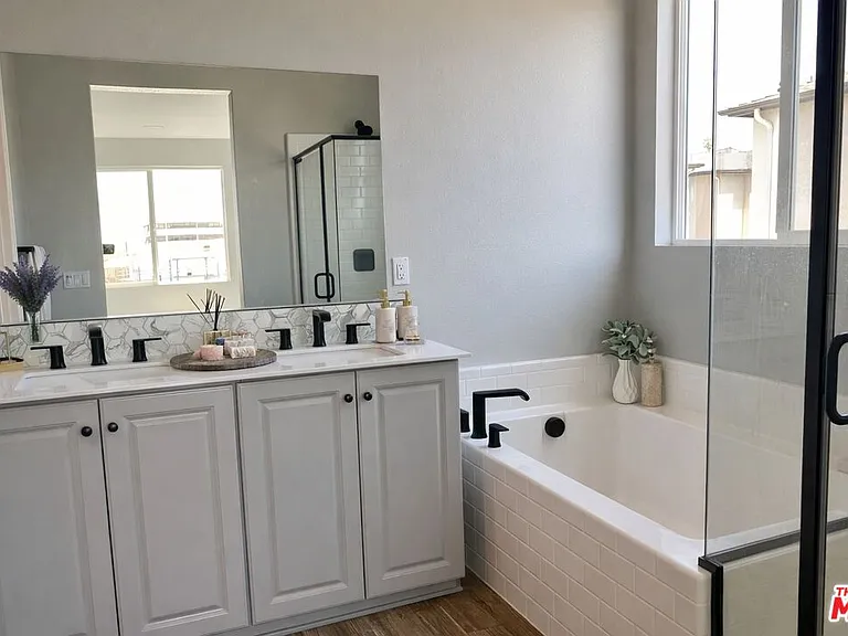 713 Daniel Freeman Cir — Photo 11