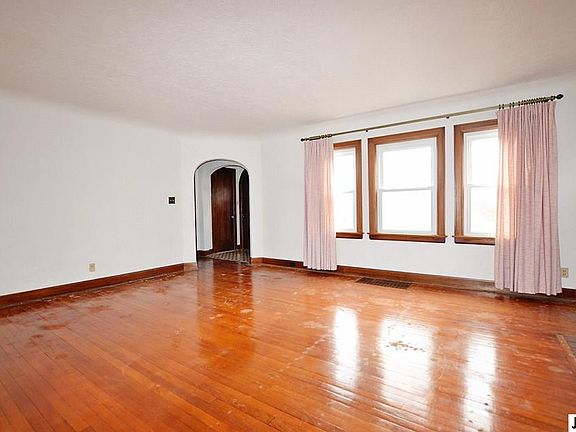 5th image of 116 W Meadow Heights Ave