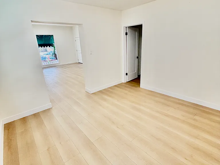 6132 Whitsett Ave — Photo 18