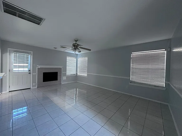 15522 Baxter Ave — Photo 3