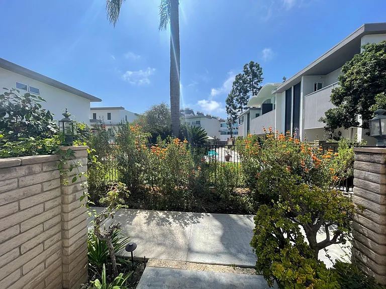 4723 S La Villa Marina #D — Photo 24