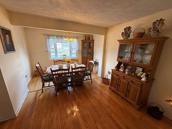 4th image of 103 Riley St