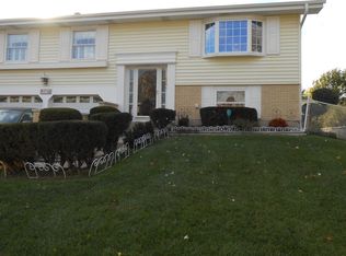 1660 Chippendale Rd, Hoffman Estates, IL 60169