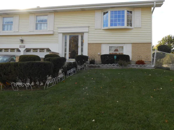 1660 Chippendale Rd, Hoffman Estates, IL 60169