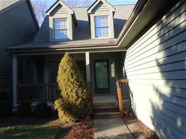 9095 Woodcrest Dr, Brecksville, OH 44141