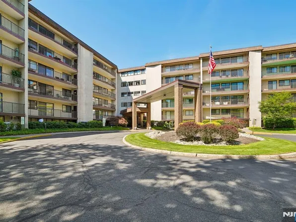 521 Piermont Ave APT 428, Westwood, NJ 07675