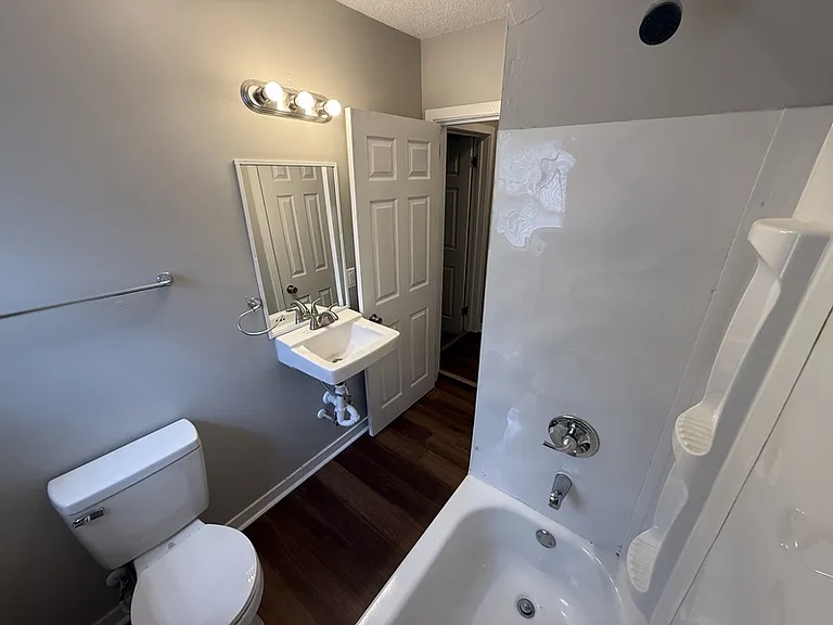 540 Harahan Rd — Photo 10