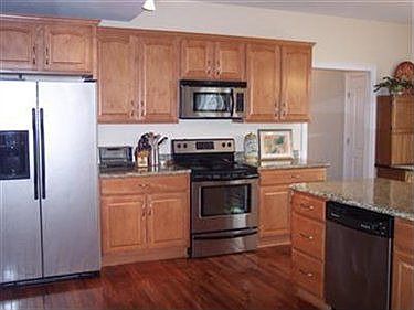 3rd image of 560 E Dawnwood Dr