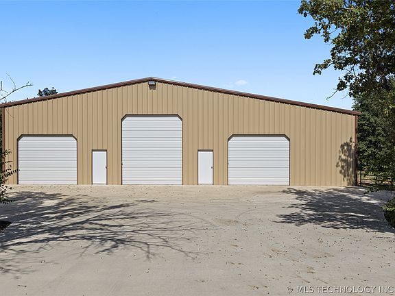 4th image of 810 Gene Autry Rd