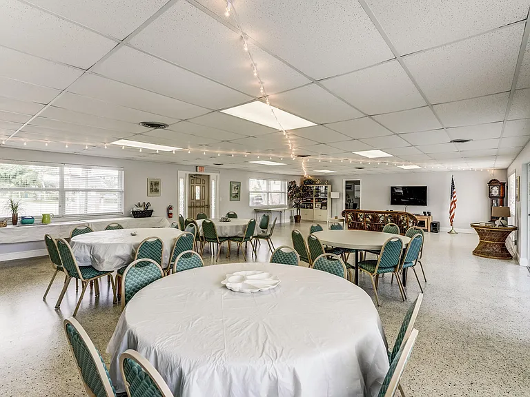 100 Shore Ct #307 — Photo 35