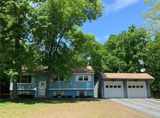 28 Seagrave St, Killingly, CT 06239