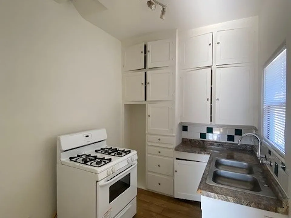 1702-1708 Pacific Ave