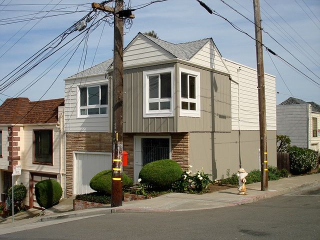 1st image of 693 Dartmouth St