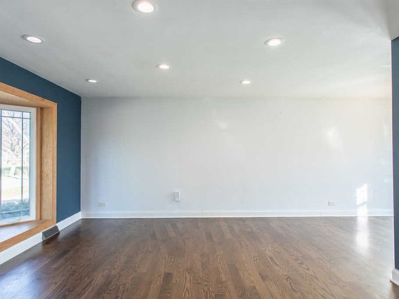 3rd image of 9345 Kolmar Ave