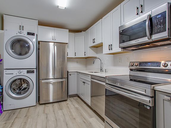 4th image of 203 Yoakum Pkwy APT 1217