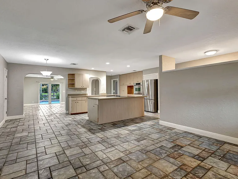 1402 Cormorant Rd — Photo 9