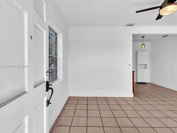 2nd image of 2839 SW 24th St #2