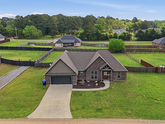 2nd image of 104 Edgewood Cir