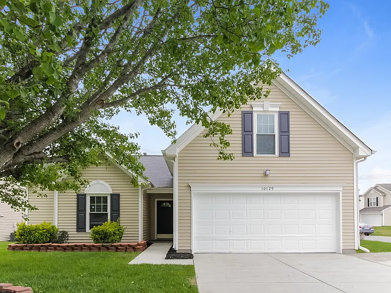 10129 Green Hedge Ave — Photo 1