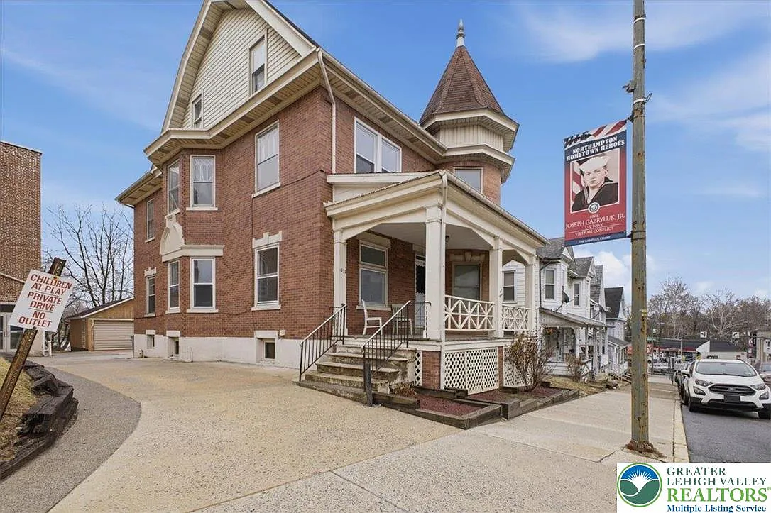 Building Photo - 1229 Main St