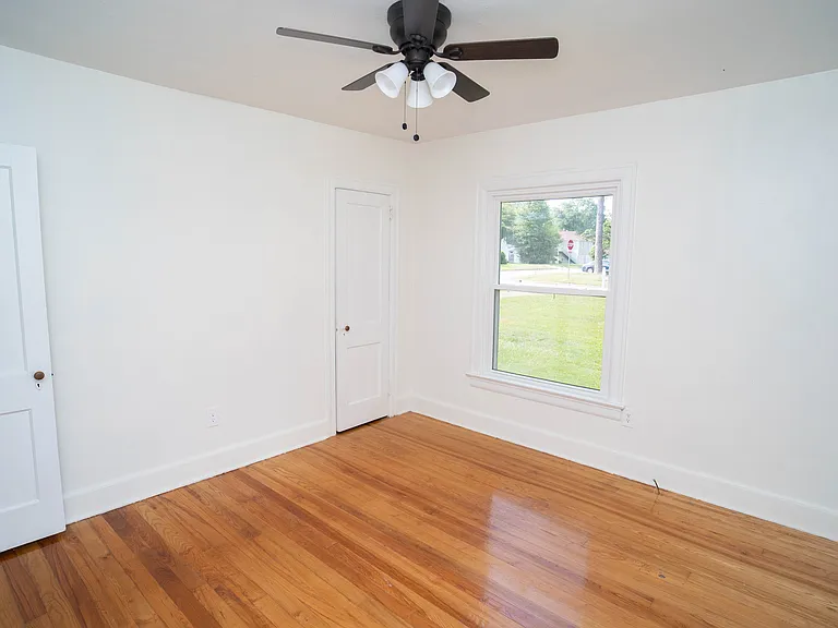 1114 8th Ave — Photo 14