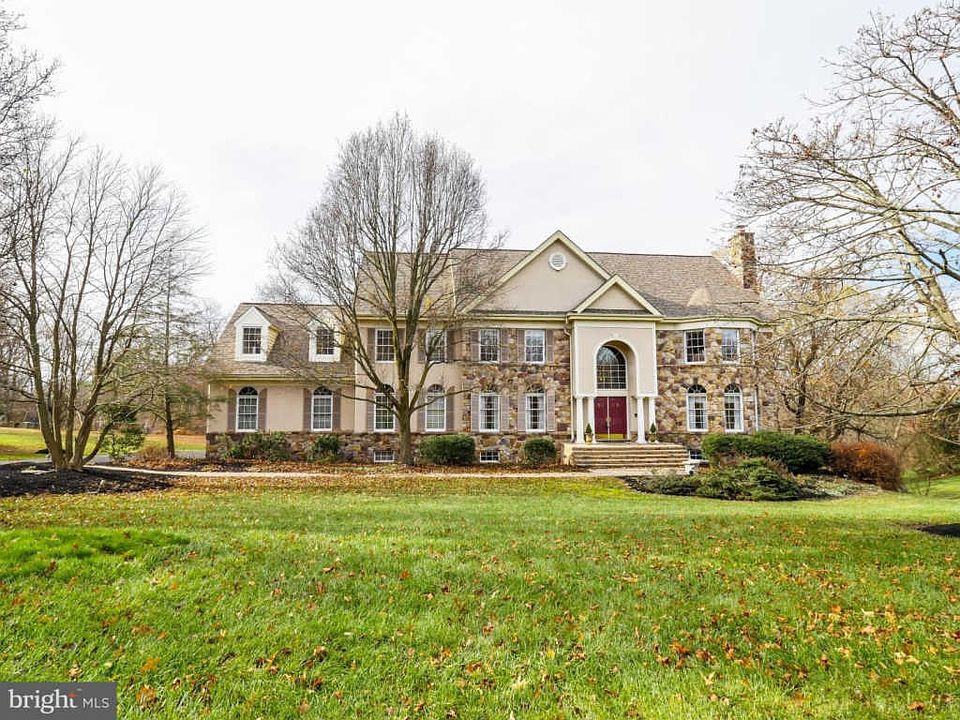 1st image of 3 Lakeview Dr