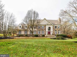 3 Lakeview Dr, Newtown, PA 18940