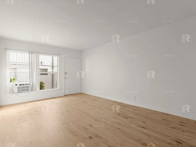 (Ar/Eu/Yo:B) 624 N. Hayworth Avenue — Photo 11
