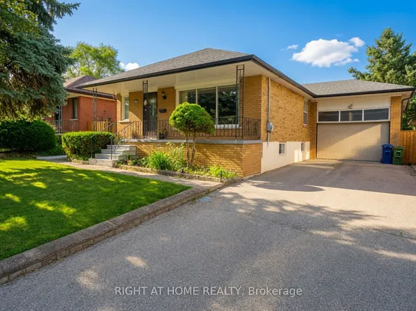 37 Garside Cres, Toronto, ON M6M 2Z5