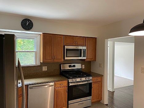 3rd image of 425 Derby Rd
