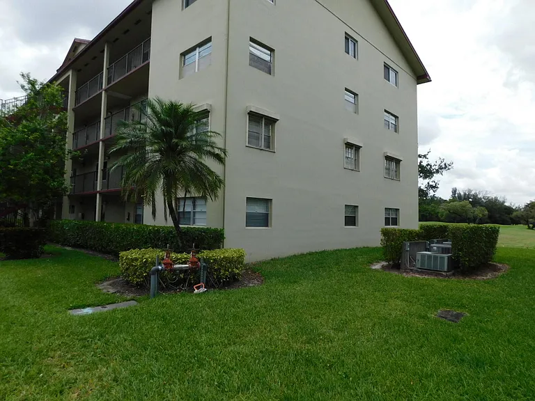 12800 SW 7th Ct #115 — Photo 36