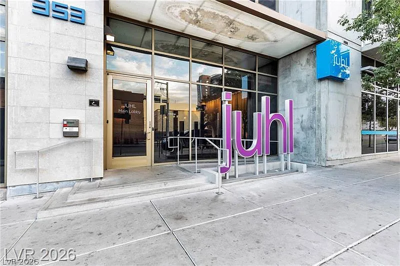 1 bed, 1.0 bath, 920 sqft, $2,100 — Photo 1