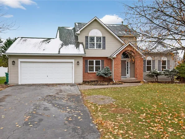 17 Birchmount Cir, West Henrietta, NY 14586