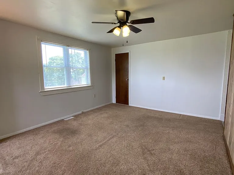 21 Roberts Rd — Photo 6