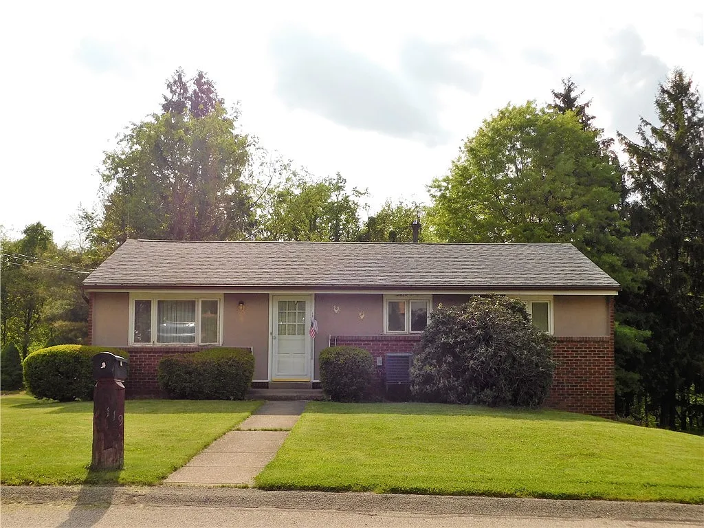 119 Carousel Dr photo 1