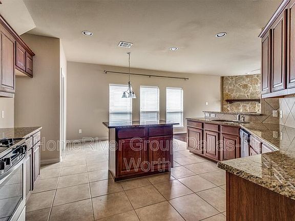 4th image of 2621 Frances Ln
